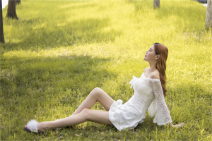 与当地学生交流：了解上海的教育